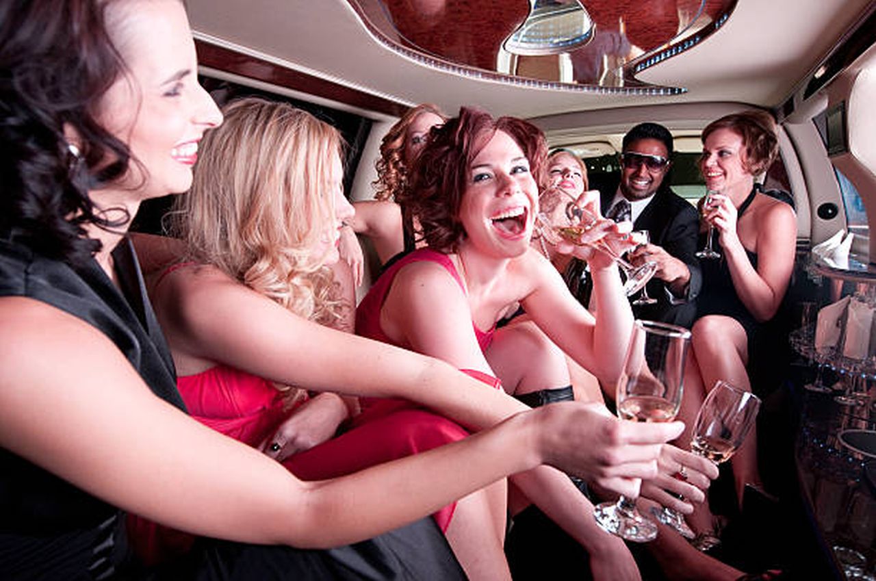 hire a limo for your hen or bachelorette party (3)