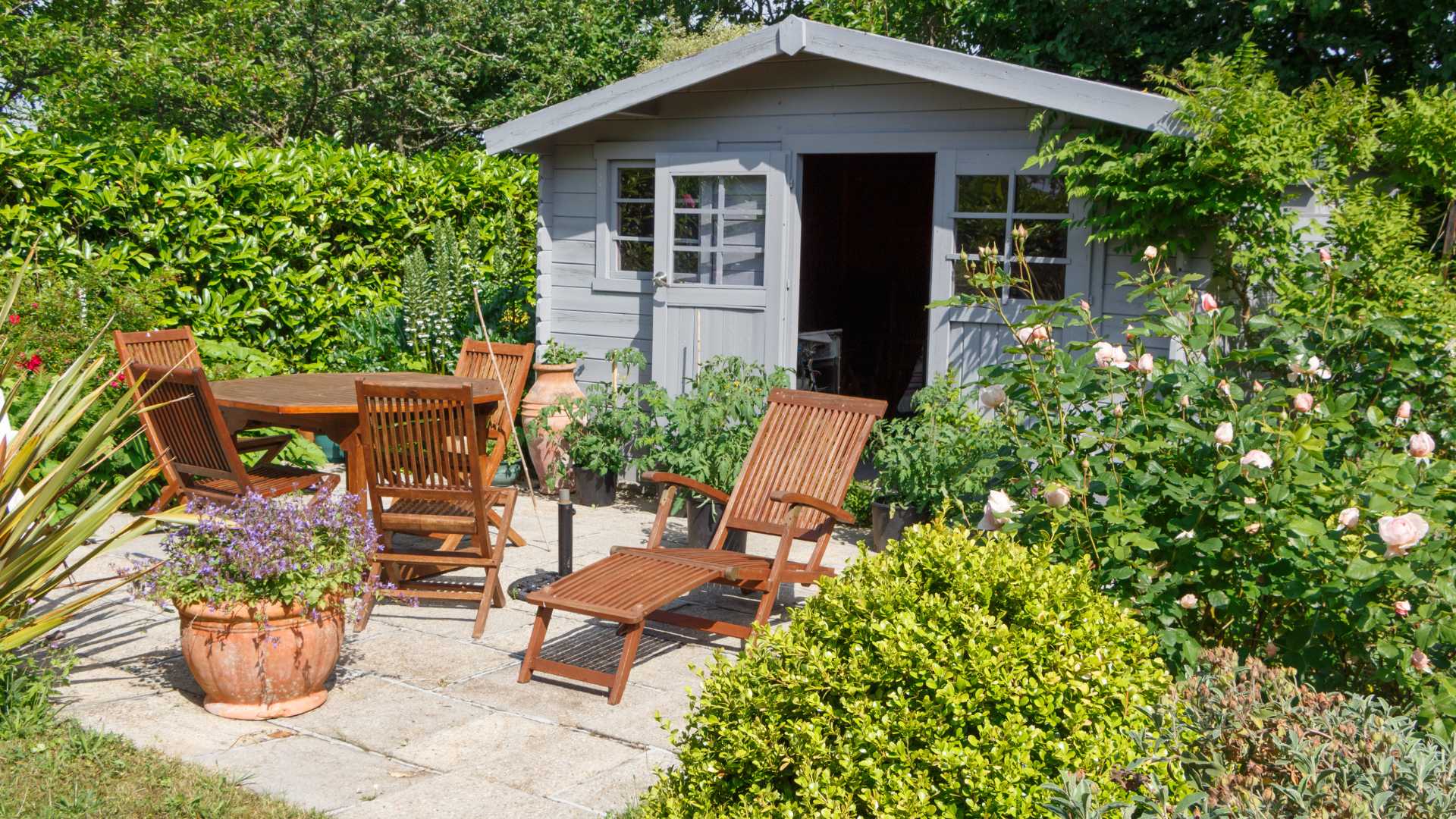 why you should consider professional removalists for your garden furniture