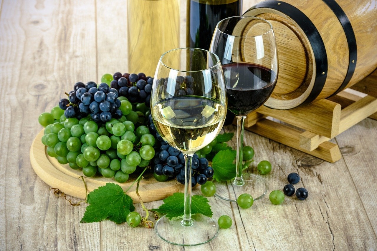 wine-barrel-grapes